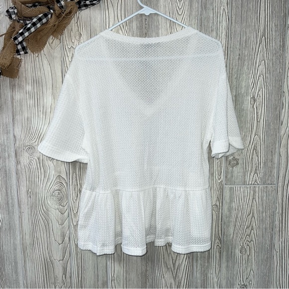 Shein white waffle knit peplum v neck top size small - Picture 2 of 3